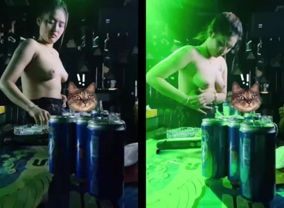 Cuối tuần đi hát hò khỏa thân cùng đám bạn