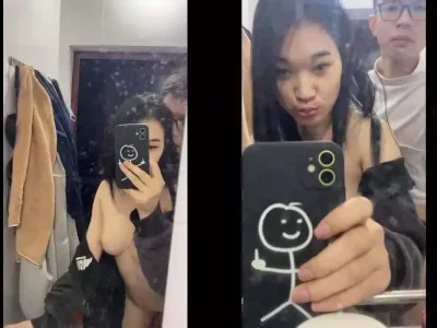 Em gái tự quay clip lúc địt trước gương